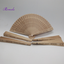 Abanico de madera tallado personalizado para boda, abanico de mano de sándalo grabado personalizado, regalo de boda, 50 unids/lote, novedad 2024 - compra barato