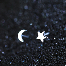 Женские серьги-гвоздики из стерлингового серебра 925 пробы со звездой и луной, ювелирные изделия 2024 - купить недорого