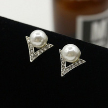 2018 New Fashion Retro White Grey Pearl Shiny Crystal Rhinestone Triangle Stud Earrings For Women Pearl Jewelry Bijoux Femme 2024 - buy cheap