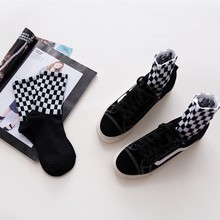 Calcetines de algodón con diseño de caja de ajedrez para hombre, medias deportivas informales, color blanco y negro, estilo Harajuku, novedad 2024 - compra barato