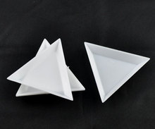 DoreenBeads 20 Branco Triangular de Plástico Bandejas De Classificação 64x73x10mm (B09156), yiwu 2024 - compre barato