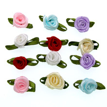 Brotes de flor de satín rosa con lazo de hojas, 100 Uds., flor artesanal, apliques para boda 2024 - compra barato