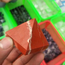 Натуральный Красный яшма камень пирамида из кристалла кварца целительная Рейки чакра 2024 - купить недорого