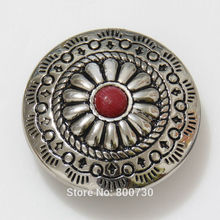(KB306) venta al por mayor 50 piezas 1-1/8 pulgadas flor Concho w/piedra roja cuero artesanal plata 2024 - compra barato