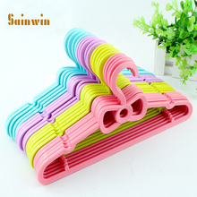 Sainwin 20pcs/lot 28cm Child bowknot hangers for clothes rack baby household plastic seamless small hanger 2024 - buy cheap
