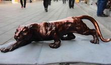 China Folk Feng Shui Copper Bronze Evil Animal Run panther Leopard Art Statue 2024 - buy cheap