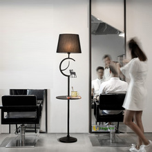 Lámparas de suelo americanas para sala de estar, lámpara de noche para dormitorio, luces de suelo vertical simples, creativas, con personalidad, tela blanca y negra 2024 - compra barato