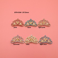 Frete grátis 35*23mm chapeamento de ouro pérola strass coroa tiara flatback 100 pçs/lote pode escolher cores (BTN-5394) 2024 - compre barato