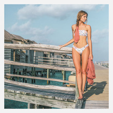 Bikini europeo caliente auténtico split chino estampado rayado el nuevo traje de baño playa vacaciones bikini debe-tener señoras 8014 2024 - compra barato