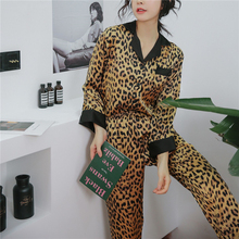 Pijama de leopardo de manga larga para mujer, ropa de dormir Sexy de satén de seda con cuello vuelto 2024 - compra barato