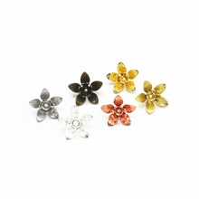 Accesorios de flores huecas de filigrana chapada en 7 colores, 50 Uds., 8mm x 6mm 2024 - compra barato