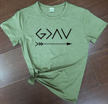 Camiseta con frase "God Is more Than The High Lows" unisex, eslogan de verano de fe cristiana, camiseta Hipster de bautismo cristiano 2024 - compra barato