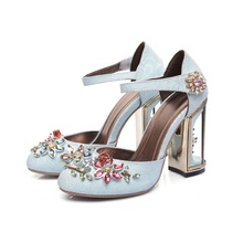 Las mujeres sandalias de verano 2018 cristal Sandalias de tacón grueso zapatos de fiesta tamaño 34-41 de diamantes de imitación flor sandalias de zapatos de mujer Zapatos 2024 - compra barato