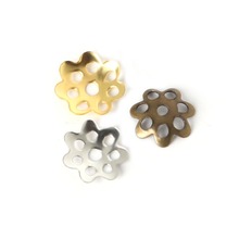 500 unids/lote 7mm 3 colores para elegir cuentas de flores huecas tapas Metal hierro joyería accesorios DIY accesorio FDA020-02 2024 - compra barato