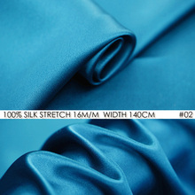 Шелковая стрейчевая атласная ткань, ширина 140 см, 16 Момми, чистый шелк + лайкра стрейч ткани 96 г/м, модная ткань для рубашки, синяя Павлин NO02 2024 - купить недорого