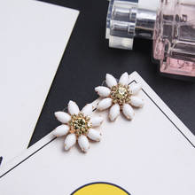 2019 New Arrival Women Classic Stud Earrings Korean Studs Flower Earrings Small Daisy Earrings Female Jewelry Simple Earrings 2024 - buy cheap