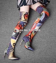 ALMUDENA/Дизайнерские разноцветные ботфорты с граффити сапоги-гладиаторы на шпильке с острым носком и разноцветным принтом 2024 - купить недорого