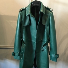 Chaqueta de cuero verde oscuro para mujer, abrigo clásico de ovino genuino, estilo urbano, doble botonadura, ajustado, para avientos largo, pasarela 2024 - compra barato