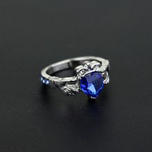 Dong Sheng-anillo romántico de diseño de corazón para mujer, sortija de cristal azul oscuro, joyería de disfraz, 25 2024 - compra barato