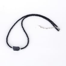 Colgante de cadena de cristal para mujer, joyería negra, Tourmerline Natural en bruto, Precioso colgante curativo, Gargantilla, collar 2024 - compra barato