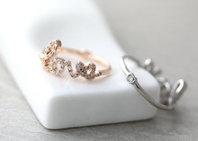 Кольцо с надписью «Love» сзади, маленькое сердце, бесконечное любовное кольцо, лучшая фотоидея для подарка, ювелирные изделия 2024 - купить недорого