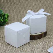 50 unids/lote caja de caramelos de Color Blanco sólido DIY para boda, fiesta de cumpleaños, caja de regalo decorativa creativa con cinta blanca de 5cm x 5cm x 5cm 2024 - compra barato