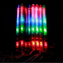 Красочные мигающие светодиодные палочки светящиеся палочки с ремешком концертный реквизит для болельщиков праздничные товары 2024 - купить недорого