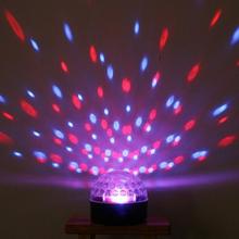 Frete Grátis Professional Mini Projetor a laser-Controle de Voz Bola Mágica DJ Party Iluminação de Palco Club Disco Party Light Lamp 2024 - compre barato