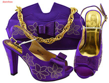 Doershow/красивые фиолетовые туфли с сумочкой в комплекте; комплект из туфель и сумочки в африканском стиле для вечеринки; комплект из женских итальянских туфель и сумочки! HLN1-8 2024 - купить недорого