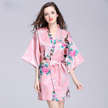 Bata de baño de seda satinada para boda, kimono corto de dama de honor de la novia, a la moda, estilo floral, para noche de mujer 2024 - compra barato