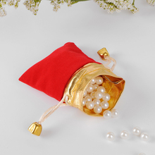 Bolsas de terciopelo rojo para regalo, bolsitas de satén dorado, Impresión de logotipo personalizado, 7x9cm, 50 unidades por lote 2024 - compra barato