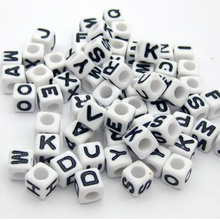 Cubo de acrílico con letras del alfabeto blancas, cuentas sueltas DIY de 6x6mm para pulsera de telar, fabricación de cuentas, 500 Uds. LB-06, venta al por mayor 2024 - compra barato