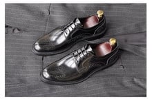 Zapatos de vestir con cordones de cuero genuino para hombre, calzado de vestir con punta redonda a la moda, con fondo grueso, para negocios, Brogue, primavera y otoño 2024 - compra barato