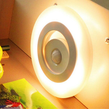 Светодиодный ночник с датчиком движения, настенный Ночной светильник с датчиком движения, комнатные светодиодные лампы для детей, мягкое освещение для комнаты на батарейках 2024 - купить недорого