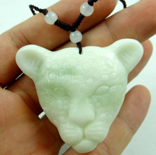 Colgante de Piedra liantiana natural china, estatua de León tallada a mano, collar, amuleto, 50x54MM, venta al por mayor 2024 - compra barato