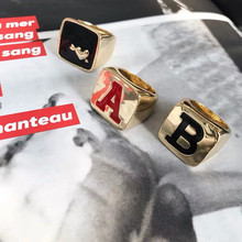 2019 новый простой пользовательский моды тяжелой промышленности AB письмо форма персикового сердечка Золотое кольцо Металлическое преувеличенное квадратное кольцо с гравировкой 2024 - купить недорого
