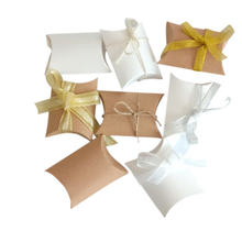 10 шт./лот, Подарочная коробка из крафтовой бумаги в форме подушки для конфет, упаковочные пакеты, лента, лента для свадьбы и вечерние 2024 - купить недорого