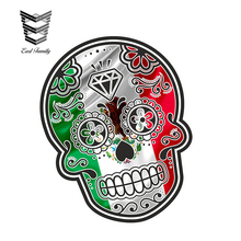 EARLFAMILY 13 см X 10,7 см мексиканский день мертвецов Сахар Череп с мексиканским флагом мотив внешние виниловые автомобильные наклейки 2024 - купить недорого