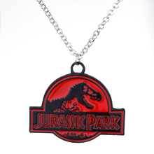 MQCHUN-Colgante de Metal de Parque Jurásico de Adviento, de ciencia ficción, con logotipo de esmalte rojo, colgante de dinosaurio de Mundo Jurásico, 3 2024 - compra barato