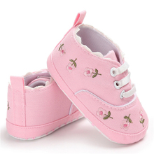 Обувь для маленьких девочек; обувь с цветочным узором для маленьких девочек; обувь с мягкой подошвой для маленьких девочек; летние кроссовки принцессы; обувь с красивыми цветами; высокое качество 2024 - купить недорого