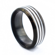 Новейшие черные кольца в белую полоску из нержавеющей стали для мужчин ширина 8 мм классические металлические стальные кольца обручальные кольца модные ювелирные изделия 2024 - купить недорого