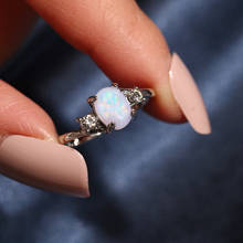 Изысканное кольцо изысканное огонь опал Подарочная коробка кольца для женщин Простые Свадебные кольца Серебристый Овальный Стразы Кольца Bijoux Femme 2024 - купить недорого