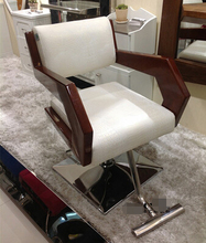 Silla de salón de madera de alta calidad, asiento de barbero, reposabrazos, silla de salón de corte de pelo sencilla Continental 2024 - compra barato