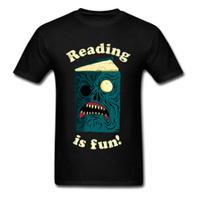 Чтение Веселая Футболка мужская футболка странные вещи одежда странные книги печатных топы футболки с символикой Хэллоуина ужас подростков футболка 2024 - купить недорого