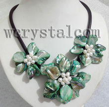 Очаровательное жемчужное зеленое кожаное ожерелье в виде цветка 2024 - купить недорого