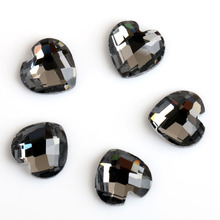 Gris nuevo en forma de corazón de diamantes de imitación de cristal 20 unids/lote DIY accesorios de prendas de vestir envío gratuito 2024 - compra barato
