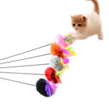 Высокое качество забавные игрушки для кошек 55 см длина стержня Интерактивная забавная игрушка перо плюшевый шар разноцветная игрушка для домашних животных продукты 2024 - купить недорого