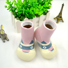 Носки для маленьких мальчиков и девочек милые носки-тапочки для новорожденных Детские Зимние теплые нескользящие носки-тапочки с резиновой подошвой 2024 - купить недорого