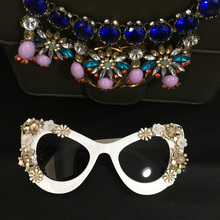 Gafas de sol de marca de lujo para mujer, lentes de sol femeninas con diamantes de imitación, ojos de gato, flores, Vintage, 2 colores 2024 - compra barato