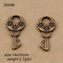 25 unids/lote 14x30mm Chapado en bronce antiguo aleación hueco flor en llavero colgante apto para accesorios de joyería 2024 - compra barato